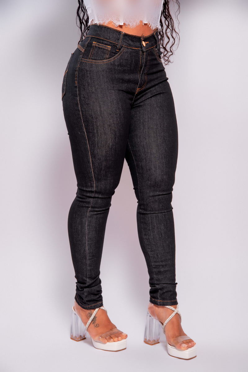 Calça Jeans Feminina Lisa com Detalhe Moderno
