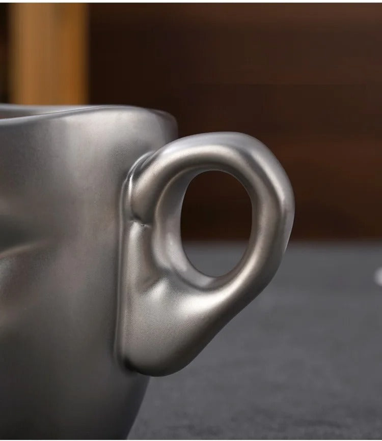 Xícaras e Pires de Café Personalizados em Formas de Mão e Rosto