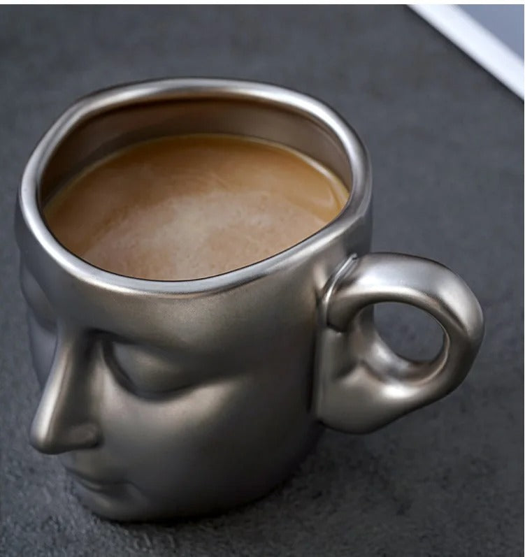 Xícaras e Pires de Café Personalizados em Formas de Mão e Rosto