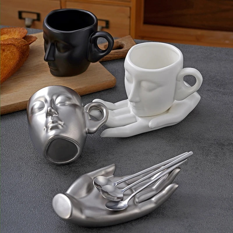 Xícaras e Pires de Café Personalizados em Formas de Mão e Rosto