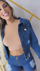 Jaqueta Feminina Jeans Destroyed: Elegância Descontruída
