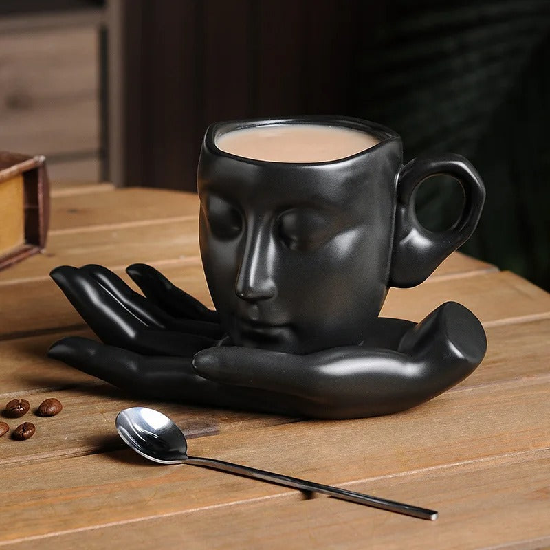 Xícaras e Pires de Café Personalizados em Formas de Mão e Rosto
