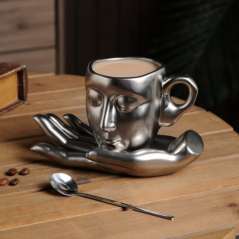 Xícaras e Pires de Café Personalizados em Formas de Mão e Rosto