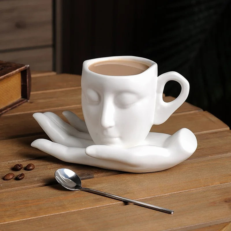 Xícaras e Pires de Café Personalizados em Formas de Mão e Rosto
